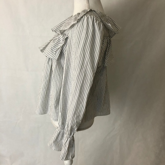 GAP WOMEN'S RUFFLE BLACK AND WHITE STRIPED CUTE TO - Picture 5 of 7